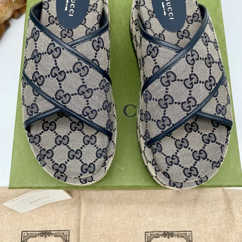Gucci Beige GG Canvas Platform Slides with Black Trim - Picture 2 of 13